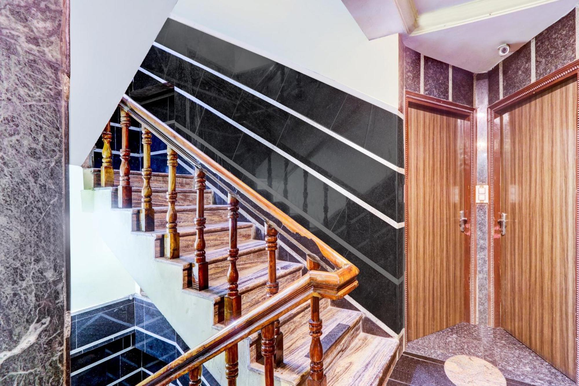 Hotel O Hanuman Pet Near Railway Station Vijayawāda Екстериор снимка